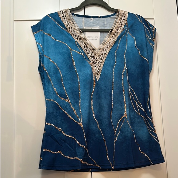 Embellished Crochet Lace Edge Blue V-Neck Top Sz MED New! - Picture 1 of 4